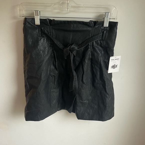 Free People NWT Payton Paperbag Black Faux Leather Textured Mini Skirt 0 -J - Picture 4 of 8